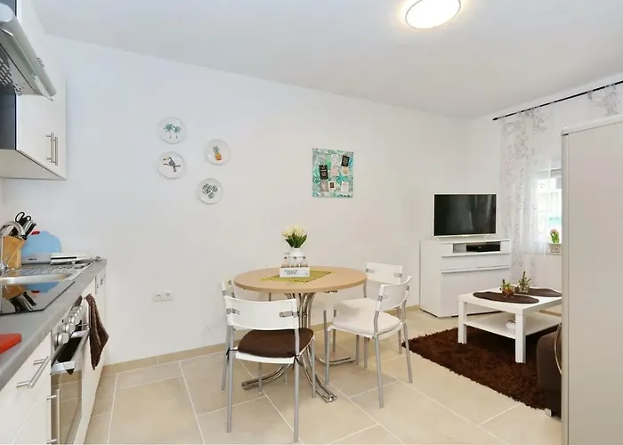 Malu Apartment Vir
