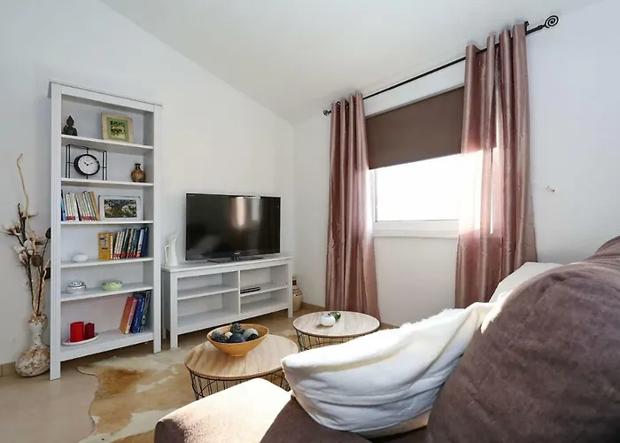 Malu Apartment Vir